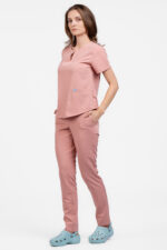 Uniforma medicala femei eleganta roz pudrat